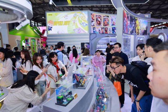 卡游亮相2025上海玩具展:新 IP、新品类、TCG 多重亮点引领文创潮流